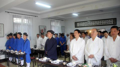 农历八月初三，恭逢掌管饮食主宰祸福灶神圣诞