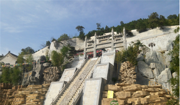 全真龙门派第十九代苏圆性道长纪念塔