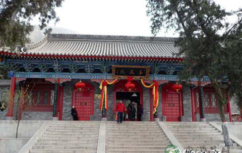 华山秦兴仁道长诗选