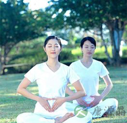 如何练瘦身排毒高温瑜珈 塑造自我完美体态