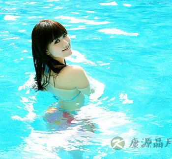 女性夏季游泳要小心 谨防引起各种妇科病 女性夏季游泳要小心 谨防引起各种妇科病