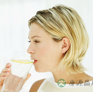 养生须知:早上一杯水怎么喝最健康 养生须知:早上一杯水怎么喝最健康