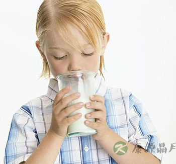 青少年时期多喝牛奶有利于身体健康长高？