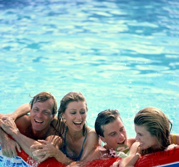 夏日游泳减肥新知 有氧燃脂 享瘦水之威力 夏日游泳减肥新知 有氧燃脂 享瘦水之威力