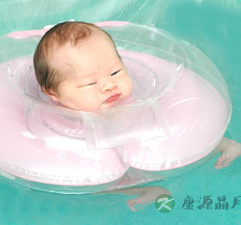 婴儿学游泳好不好?婴儿学游泳的好处 婴儿学游泳好不好?婴儿学游泳的好处