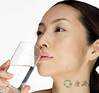 日常饮水需警惕 饮水不当小心致癌 日常饮水需警惕 饮水不当小心致癌