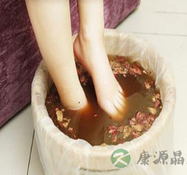 常用醋泡脚的好处 消除疲劳改善脚气