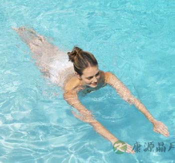 夏日游泳减肥新知 有氧燃脂 享瘦水之威力 夏日游泳减肥新知 有氧燃脂 享瘦水之威力