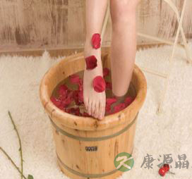 常用醋泡脚的好处 消除疲劳改善脚气
