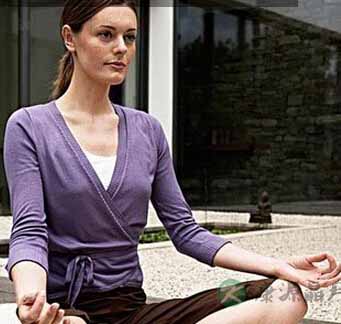 OL瑜伽办公室4式 减压瘦身又健身 OL瑜伽办公室4式 减压瘦身又健身