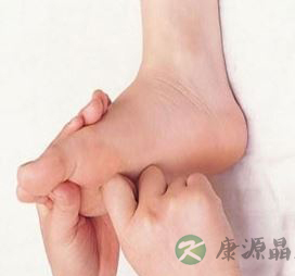 按摩涌泉穴的好处 涌泉穴的按摩方法
