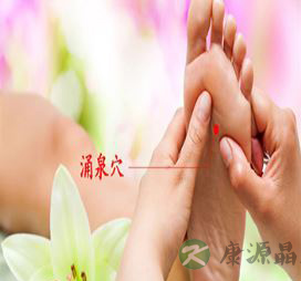 按摩涌泉穴的好处 涌泉穴的按摩方法