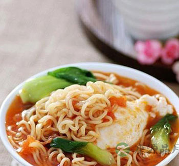 方便面+火腿肠+高血压?这是真的吗 方便面+火腿肠+高血压?这是真的吗