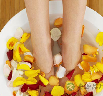 夏季十个养生小常识 热水洗脚喝热茶