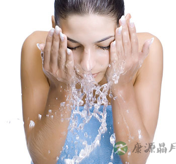 早上到底该不该洗脸 早晨洗脸的4大禁忌 早上到底该不该洗脸 早晨洗脸的4大禁忌