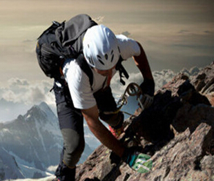 爬山遇险如何自救 爬山遇险的自救方法