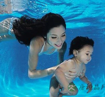 小孩不会游泳怎么办 如何正确教小孩学游泳