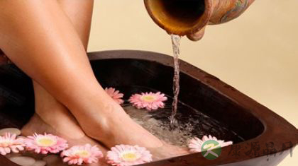 不可用冷水泡脚 夏季中药泡脚功效多