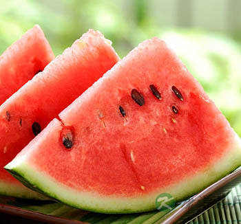 吃芹菜能防晒? 盘点哪些食物真的可以防晒 吃芹菜能防晒? 盘点哪些食物真的可以防晒