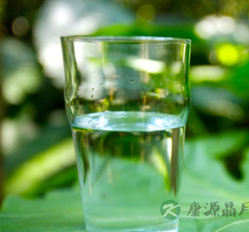 养生小常识 怎么喝水才能排出体内毒素