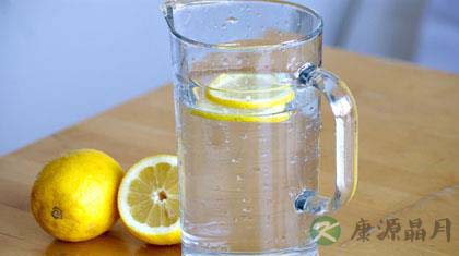 柠檬水的做法与功效