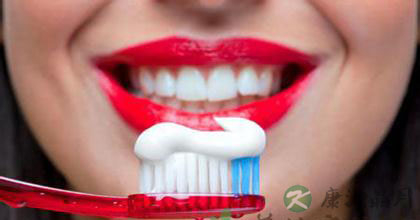 牙膏挤太多可能诱发口腔癌