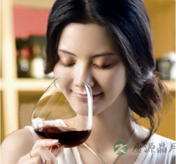 红酒缓解夏季失眠烦躁 睡前喝红酒的好处 红酒缓解夏季失眠烦躁 睡前喝红酒的好处
