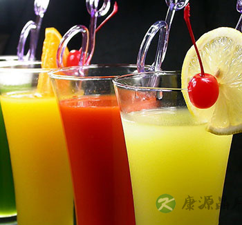 养生常识 长期喝饮料会导致牙齿侵蚀