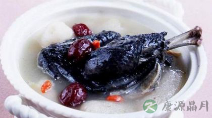 常喝乌鸡汤养生功效多 常喝乌鸡汤养生功效多