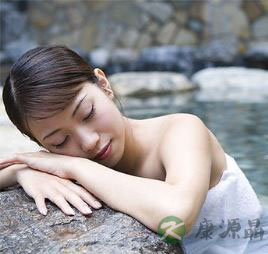 泡温泉的好处疗效 女性泡温泉需要注意的事项