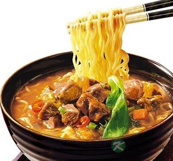 方便面+火腿肠=高血压? 到底方便面怎么吃好 方便面+火腿肠=高血压? 到底方便面怎么吃好