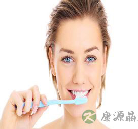 去除口臭的方法 多吃水果少抽烟