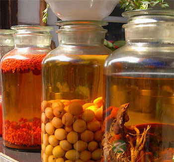 中药养生常识 药酒虽好也需合理适量饮用