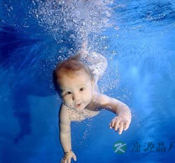 婴儿学游泳好不好?婴儿学游泳的好处 婴儿学游泳好不好?婴儿学游泳的好处