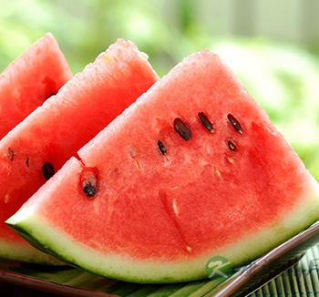 夏季吃西瓜最解暑 这7类人吃西瓜要谨慎 夏季吃西瓜最解暑 这7类人吃西瓜要谨慎