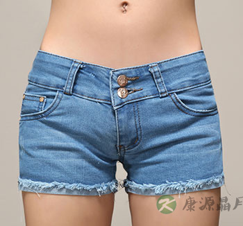 夏季穿衣保健 夏天穿露脐装容易致腹部肥胖