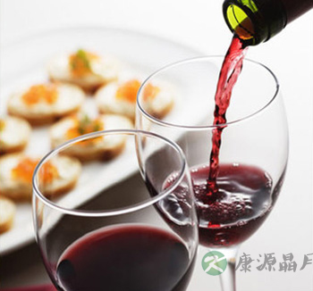 红酒缓解夏季失眠烦躁 睡前喝红酒的好处 红酒缓解夏季失眠烦躁 睡前喝红酒的好处