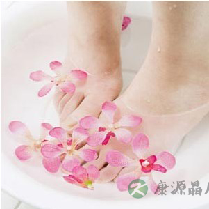 葡萄酒泡脚可缓疲劳和辅助治疗疾病