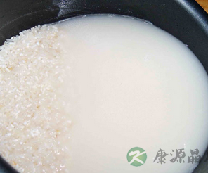 洗米水的神奇功效 洗米水的神奇功效