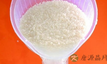 洗米水的神奇功效 洗米水的神奇功效