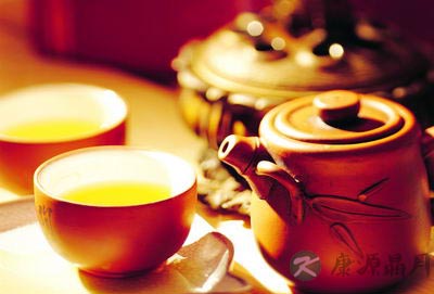 浓茶水加盐漱口克制口腔溃疡发生