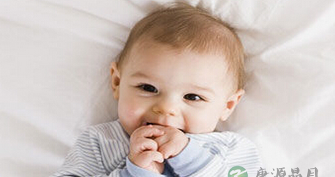 孩子经常歪着头原因_孩子经常歪着头怎么回事