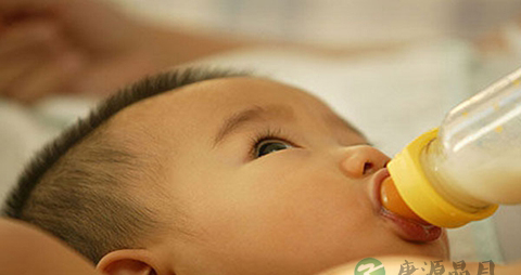 新生儿一天大便几次_新生儿的大便次数