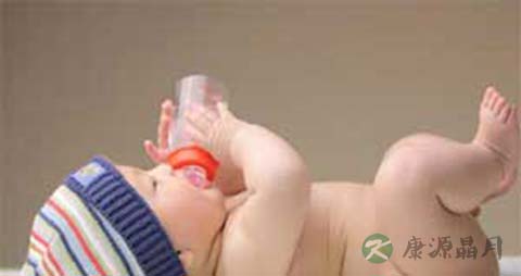 怎样给新生儿喝水_给新生儿喝水的方法