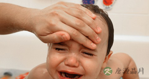 宝宝感冒发烧怎么治疗_宝宝感冒发烧的治疗