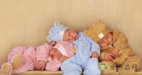 解读宝宝的各种睡姿_宝宝各种睡姿的优劣