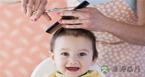 在家中给宝宝理发的轻松教程-如何在家中给宝宝理发