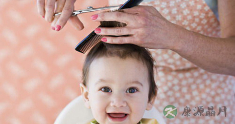 教你在家给宝宝理发_父母如何给宝宝理发