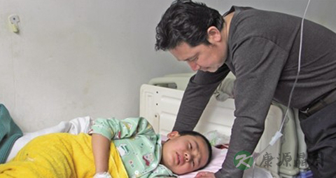 爸爸怎样带宝宝看病_父亲带宝宝看病的方法