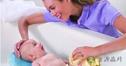 如何用海绵给宝宝擦身_用海绵给宝宝擦身方法 如何用海绵给宝宝擦身_用海绵给宝宝擦身方法